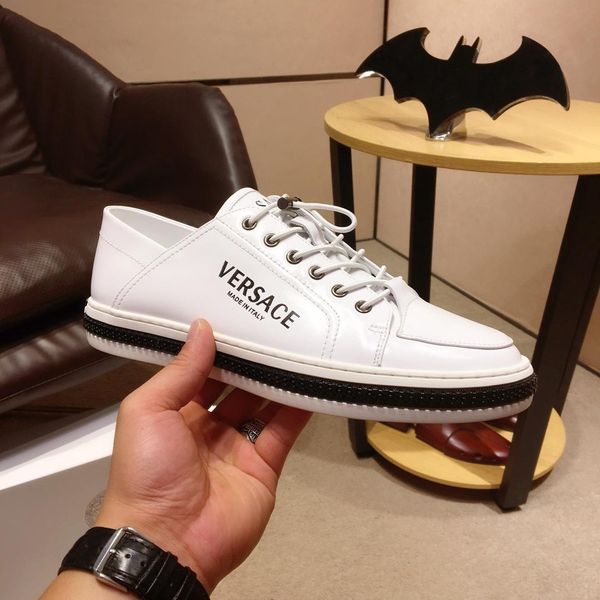 

2020c limited edition men's leather little bee embroidery low casual shoes large size fashion lace up sneakers, size: 38-45, Black