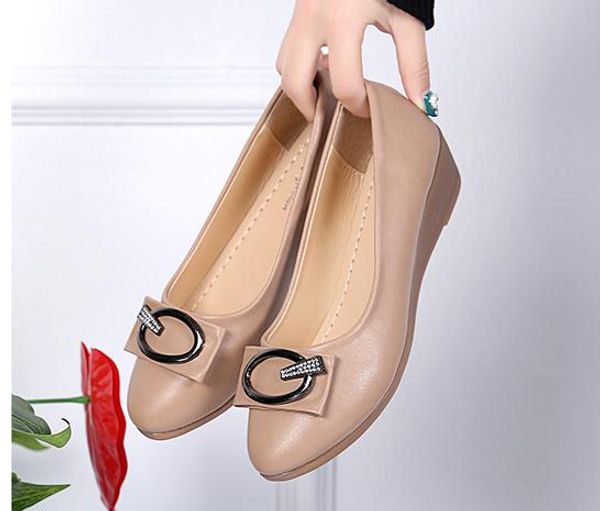 

2019 women's shoes in spring and autumn with new style slope heel round head mother shoes #125, Black