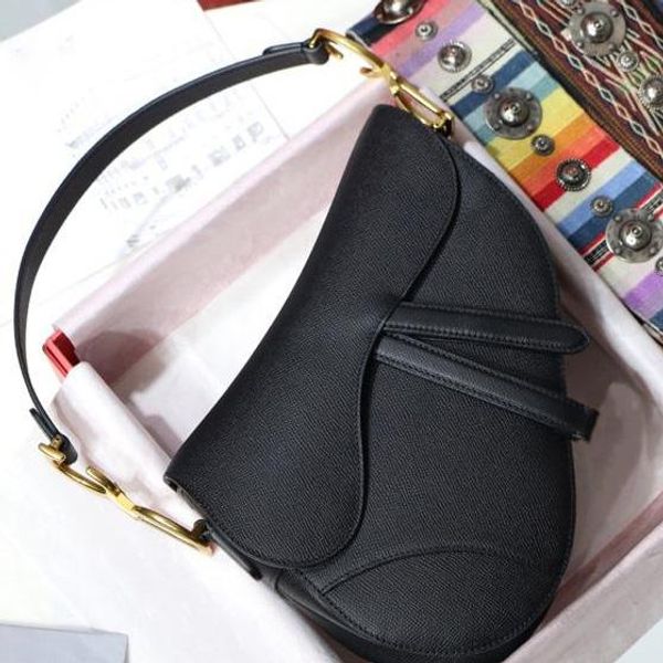 

2019 new famou de igner women handbag new letter houlder bag genuine leather me enger bag addle bag