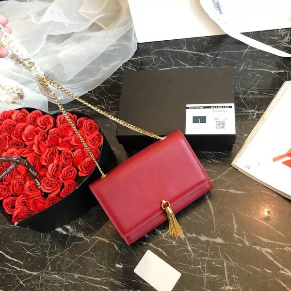 

сумки 2019 новых женщин сумка флип fur колющие заклепка цепи диагональные из натуральной кожи сумки на ремне сумки bucket женщина 007