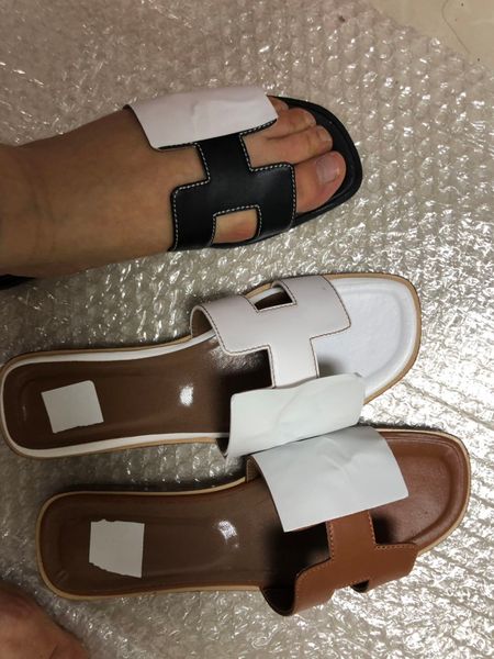 

2020 new designer luxury designer womens fashion pearl sandals lady slippers summer casual slippers flip flops flat sandy shoes ck2002, Black