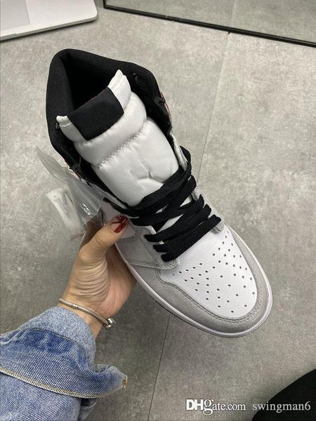 

hottest воздуха aauthentic 1 высокий og ретро белый черный светло-серый дым мужчины баскетбол обувь 555088-126 varsity red man спорт кроссов