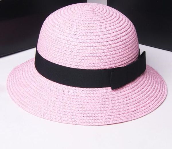 

summer mother and child family beach straw hats pink colour