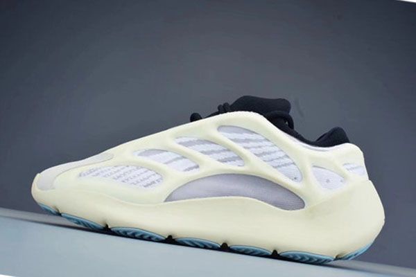 

2019 azael 700 v3 designer shoes for sale glows in the dark kanye west men womens running shoes