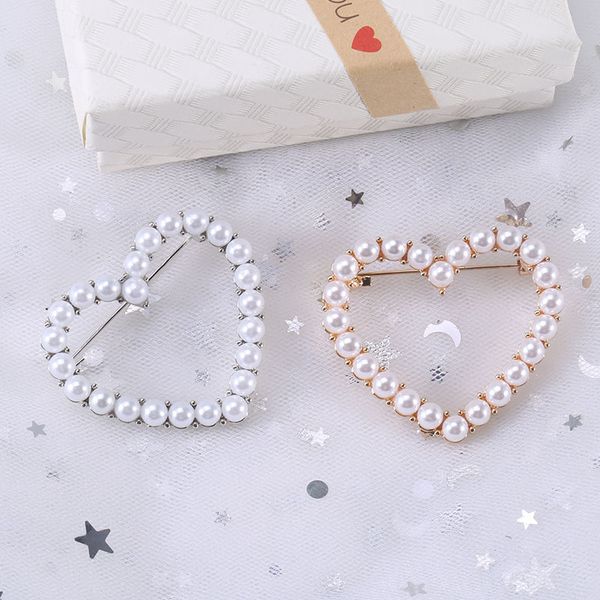 

new heart-shaped brooch natural freshwater pearl brooch simple alloy crystal lapel pin pins for women wedding jewelry gift, Gray