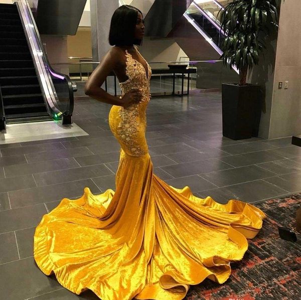

2020 elegant yellow velvet long mermaid prom dresses for black girl halter lace appliques evening gowns backless sweep train prom wear