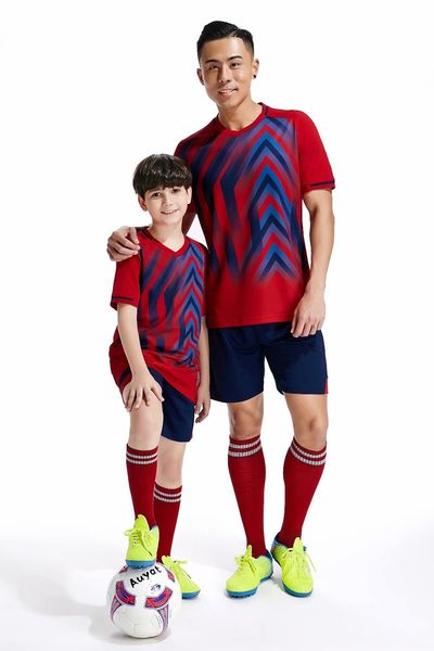 

дешевые 2019 мужчин обучение футбол наборы с шорты одежда обратимые трикотажные изделия футбола для этого дома и прочь смотреть комплекты сп, Black;red