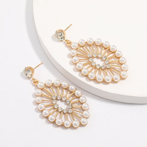 

minimalist style oval alloy acrylic diamond-studded pearl-studded geometric earrings fashionable temperament earring street snap, Golden