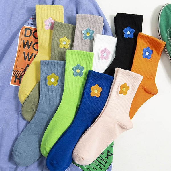 

streetwear flower embroider cute socks women japanese korean harajuku style kawaii socks autumn winter for ladies, Black;white