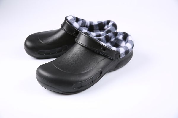

eva non-slip oil-proof short plush warm chef shoes anti-skid waterproof safety shoes flat sandals working slippers, Black