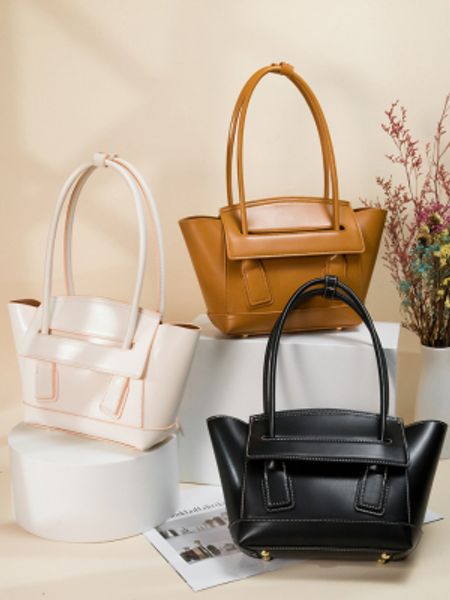 

women's bag wing bag new autumn and winter 2019 new large capacity portable one shoulder underarm fashion handbag