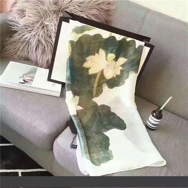 

2018 lady of the brand scarf - это самый популярный и роскошный шарф с модным цветочным шарфом из ириса, Blue;gray