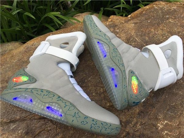 

2019 new fashion designer shoes air mag back to the future mcfly led mens mag sneakers fashion mens luxury grey women boots mags, Black