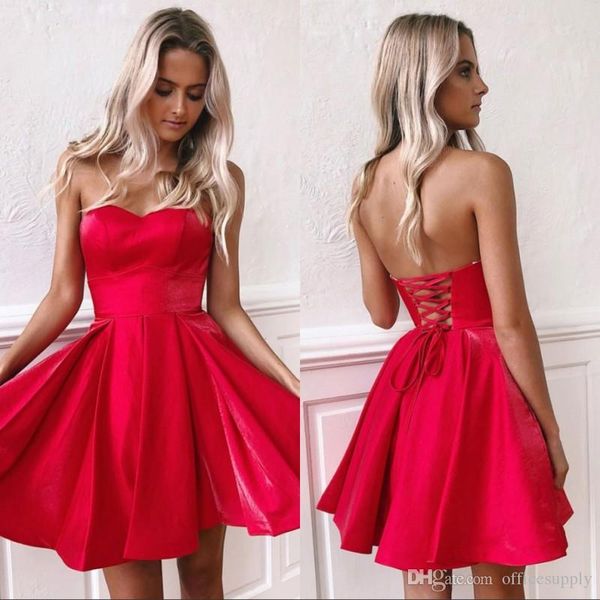 New Sexy Curto Vermelho A-Linha Homecoming Party Vestidos Pouco Strapless Backless Lace-up Joelho Do Joelho Comprimento Cetim Mini Vestidos de Cocktail Prom