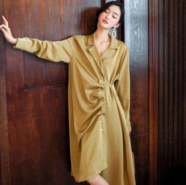 

new women's clothing for spring 2020 irregular women's thin windbreaker olive green draping sense women fashion coat windbreaker, Tan;black