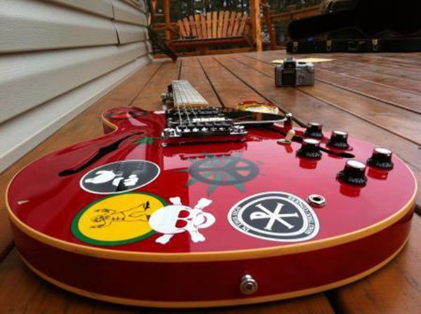 

custom shop alvin lee semi hollow body big red 335 jazz electric guitar multi stickers small block inlay, 60s neck, hsh pickup, 5 knobs
