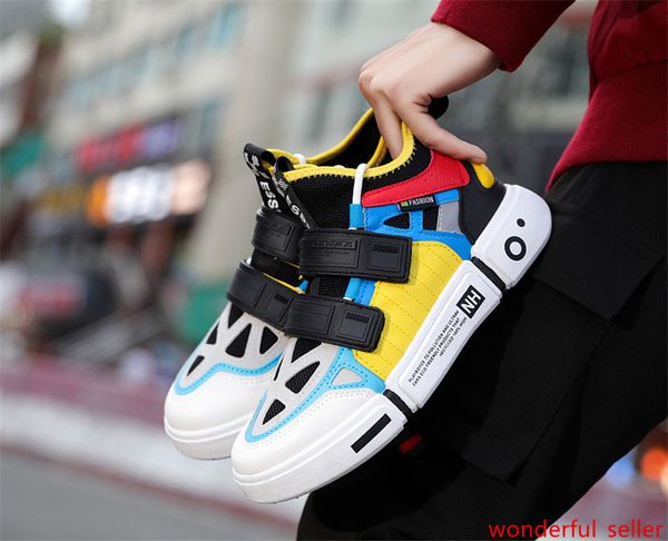 

2020 with fashion designer shoes triple s sneakers cool sole stitching wild sneakers three color men running outdoor shoes