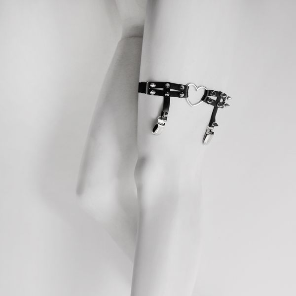 

the women's heart ring fastens leather braces, Black;white