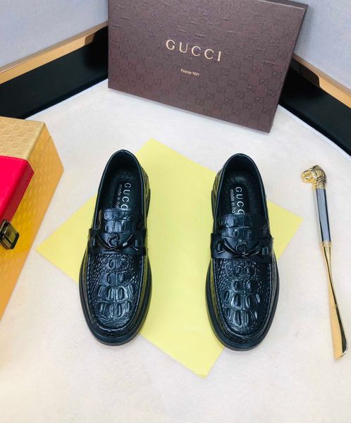 

2020 new luxury men's formal leather shoes, plus 38-44 business casual leather shoes men's formal wedding flat shoes, Black