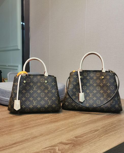 

l 2020 new european and u.s. fashion printed women's bag damp soft leather 100 with one shoulder slant tote bag