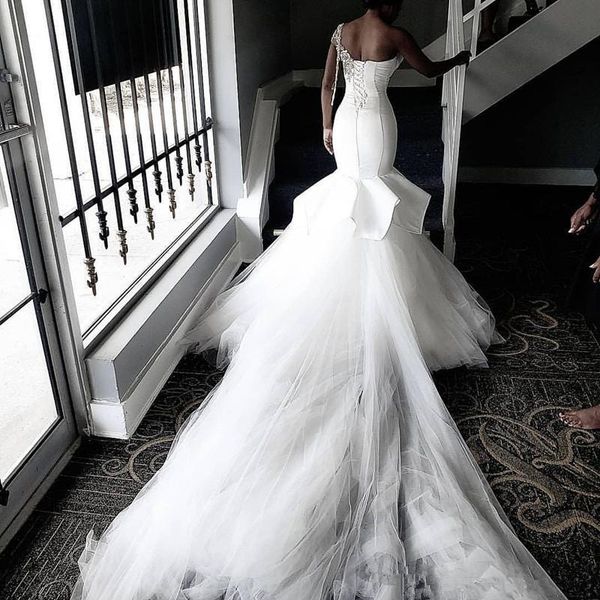 

2020 arabic plus size mermaid wedding dresses robes de soirée one shoulder wedding gowns beaded long train plus size vestido de novia, White