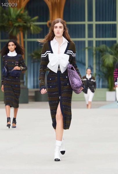 

европа 2020 женщины осень зима длинные вязаные пальто полосатый цвет лоскутная v-образным вырезом женский свитер моды блестки army green coa, Tan;black