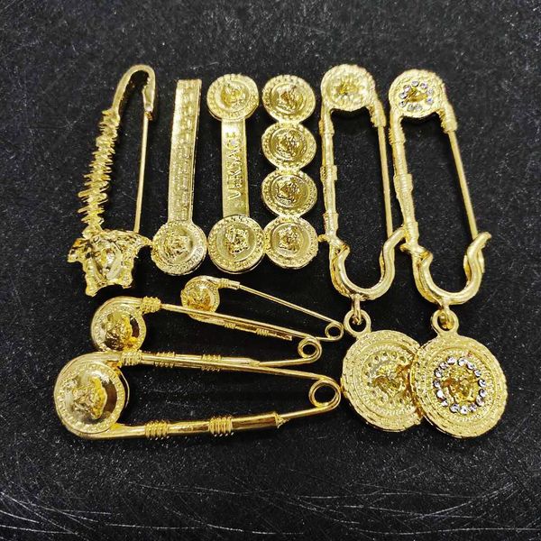 

Нулевой прибыль Мужчины Женщина Pin Дизайнер брошь мода Европа и Америка Luxury Пряжки Брошка прищепка Личность Дизайнер Брошь