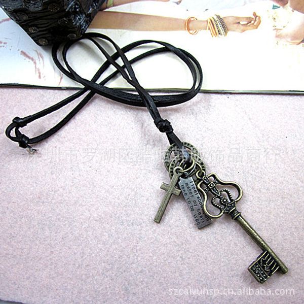

Fashionable European and American jewelry cowhide necklace old crown key alloy sweater chain garment accessories wholesale