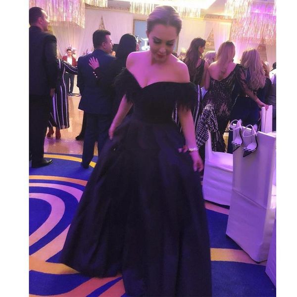 

простой темно-темно-синий перо пром платья off плеча атласная юбка формальные партии платья длина пола женские вечернее платье m86, Black