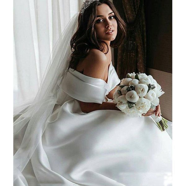 Abiti da sposa da principessa con spalle scoperte Abiti da sposa in raso con pieghe Abiti da sposa vintage eleganti Vestidos De Noiva Abito da sposa reale economico