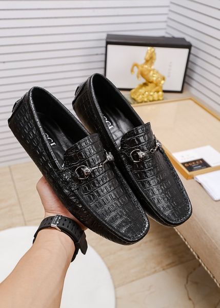 

dhl platform, casual retro basketball shoes, brand-name triple luxury men's shoes, sports red sandals, golden atmospheric leather shoes, Black