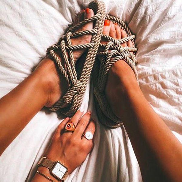 

black brown rope lace up cross-tie flat sandals women slip on beach sandals slingbacks women cuts-out flat