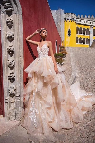 

2019 modest шампань-линии свадебное платье sexy backless спагетти backless ruched бич bohemian boho свадебное платье, White