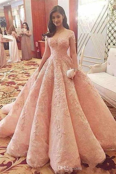 Nuove abiti da ballo arabo rosa Quinceanera Abiti maniche a bordo Appliques in pizzo in rilievo Sweet 16 Court Train Party Prom Gowns Wear
