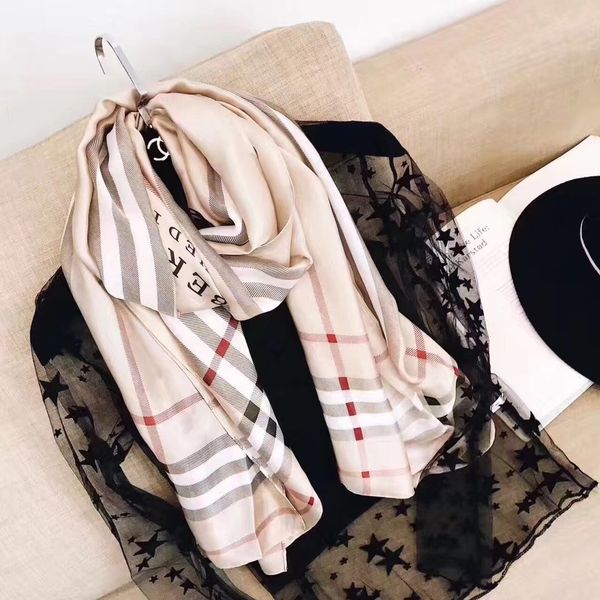 

Luxury fa hion carf brand new ilk carf cla ic tripe print travel un creen cape beach towel pecification 90 180 cm high quality