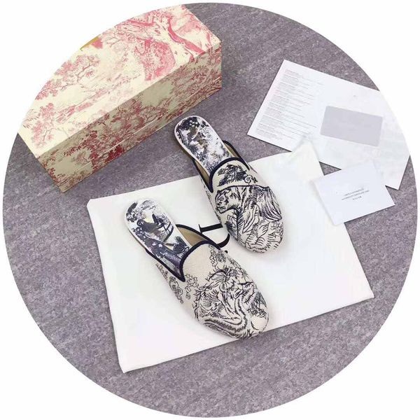 

new arrival fashion slippers soft cowhide outdoor beach flat lazy slippers designer luxury women shoes canvas embroidered tiger slippers, Black