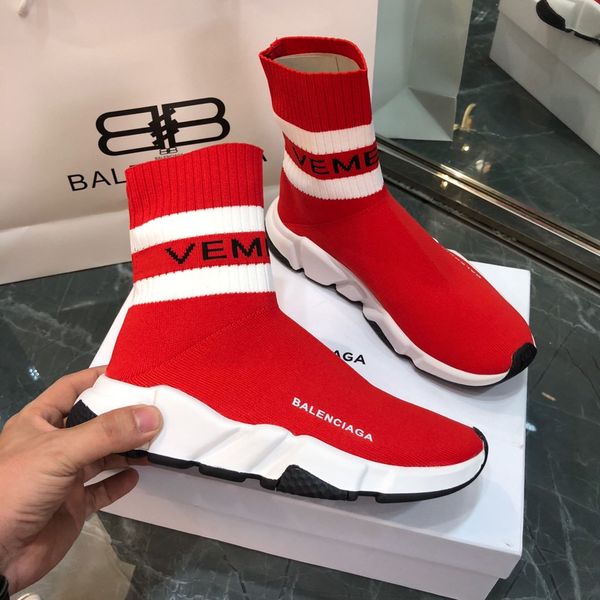 

2020 new r4high-quality women's casual sports shoes socks shoes couple models, fashionable wild flat shoes, box number 38-45