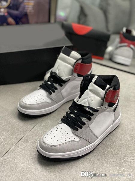 

air aauthentic 1 high og retro white black light smoke grey men basketball shoes 555088-126 varsity red man sports sneakers with box