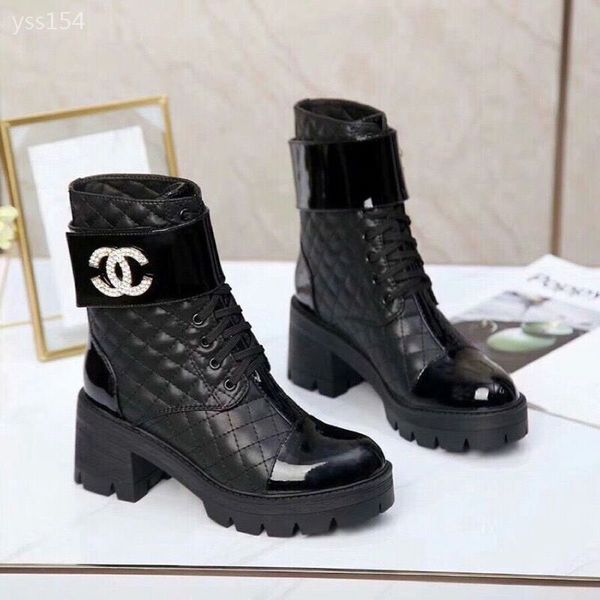 

2019 european station high-end feet leather waterproof platform short boots plus velvet cotton shoes women winter leisure martin boots, Black
