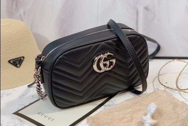 

it is fashionable and charming, but it is light and easy to carry. it is not only suitable for leisure dress, but also suitable for sports