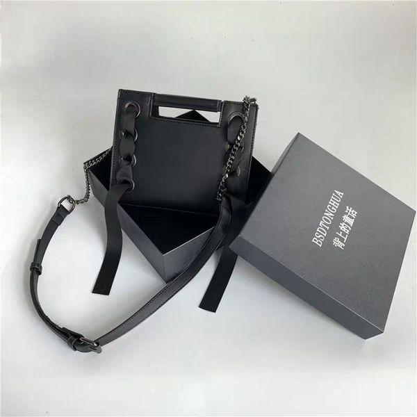 

dark black wind bag female 2019 new wild small ck shoulder messenger bag chic fashion chain small square bag