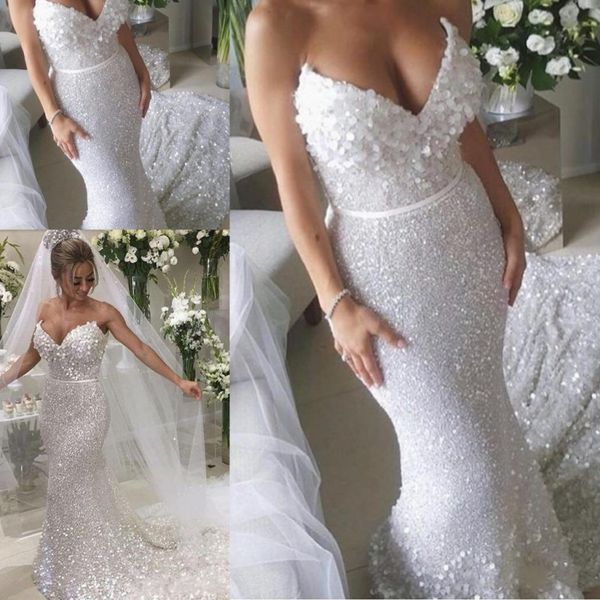 Abiti da sposa a sirena con paillettes bianchi Abiti da sposa sexy con scollo a cuore e cerniera sul retro Abiti da sposa con strascico su misura