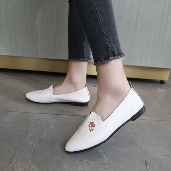 

women ethnic embroidered loafers slip on ladies casual comfortable new autumn female shoes zapatillas mujer j16-16, Black