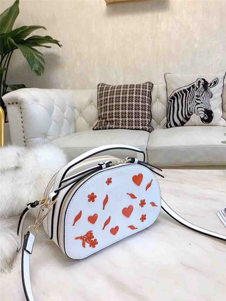 

designer shoulder bag women luxury designer womens shoulder bags handbags purses heart-shaped decoration new girls in autumn and winter1