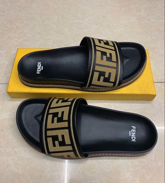 

Palazzo Medusa Pool Slides With Embossed Medusa Head Rubberised Slip-On Rubber Pvc Sandals Slippers Fashion Slippers 81FENDI