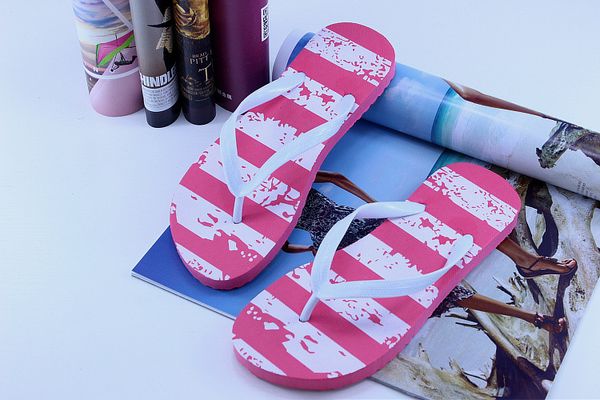 

2020 summer women slippers striped flip flops flat candy color outdoor shoes woman beach shoes bathroom non-slip slippers, Black