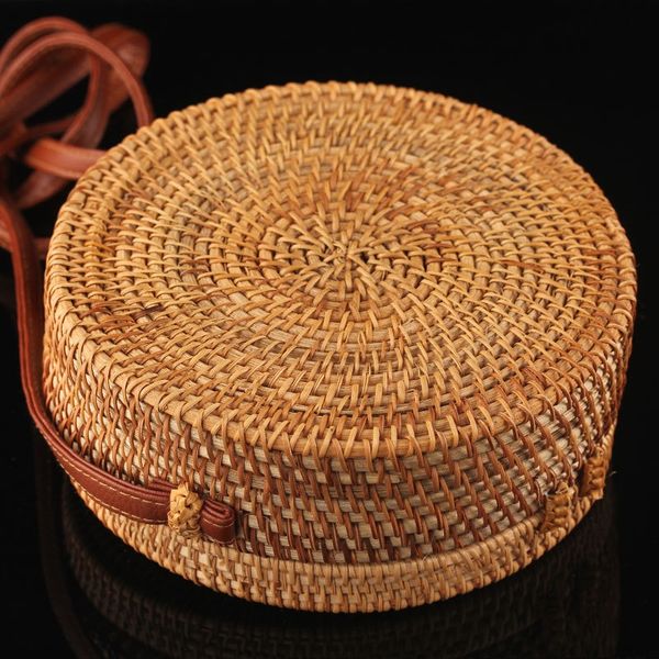 

винтажная круглая соломенная сумка из ротанга ручной работы кожаная bali rond