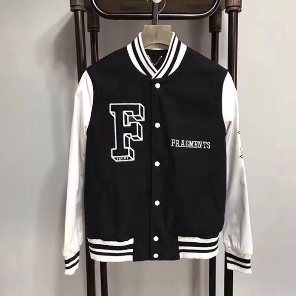 

18FW Luxury LogoLetter Вышивка Бейсбольная куртка Шитье Мода Black Coat Повседневный High Street Hip Hop Верхняя одежда высокого качества HFYMJK073