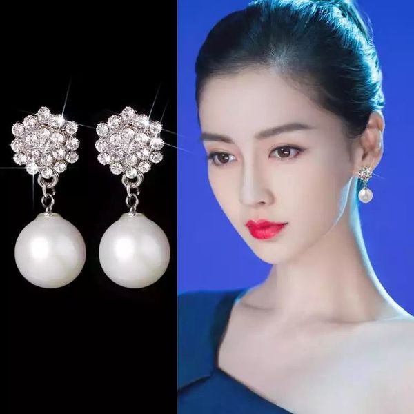 

2020 designer korean version of personalized wild imitation pearl earrings female hypoallergenic silver needle earrings female earrings