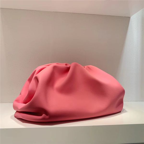 

2019 soft leather dumplings package axige flaky clouds package hand take single shoulder messenger genuine leather package woman tide